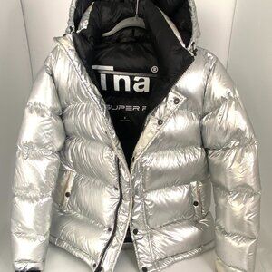 NWOT AMAZING SILVER TNA SUPER  PUFFER WOMENS WINTER JACKET SKI